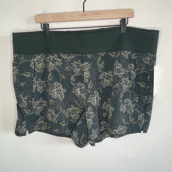 NEW Athleta Trekkie North Printed Shorts Green/Black Floral - Size 20 - Picture 5 of 11